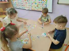 Консультирует специалист. Консультирует специалист.